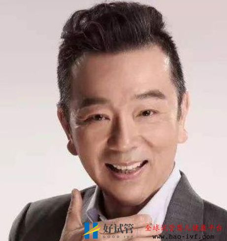 64歲張晨光曾連續四年,送謝美惠99朵玫瑰,為生子做試管嬰兒(圖1)