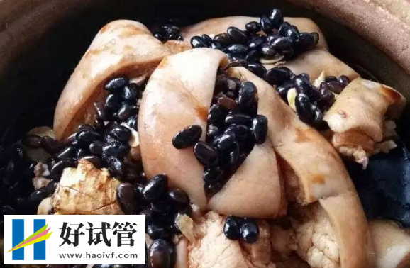黑豆燉豬腳富含膠原蛋白